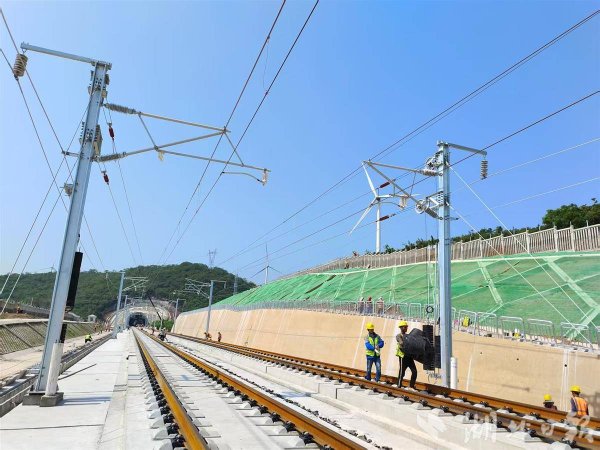 万宝配资 湖北40多个重点交通项目“不打烊” 5万多名建设者连日奋战加快“硬联通”